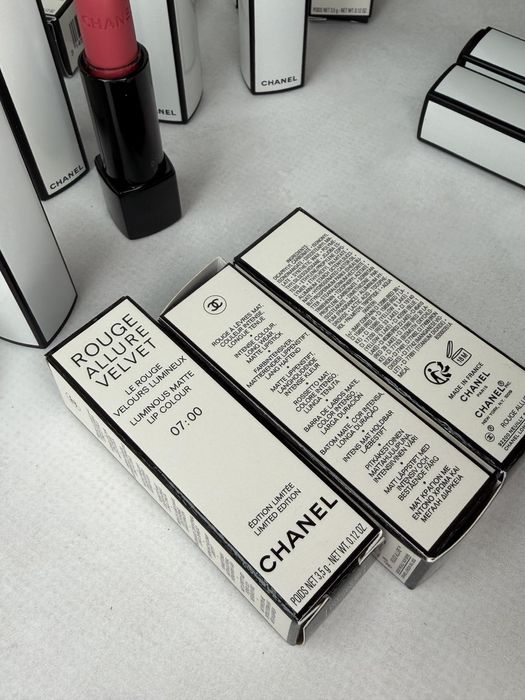 Помада Chanel Allure Velvet 07