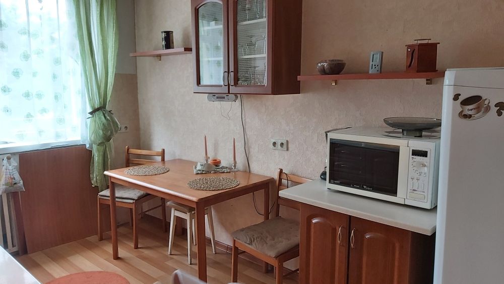 Stół plus 2 krzesła