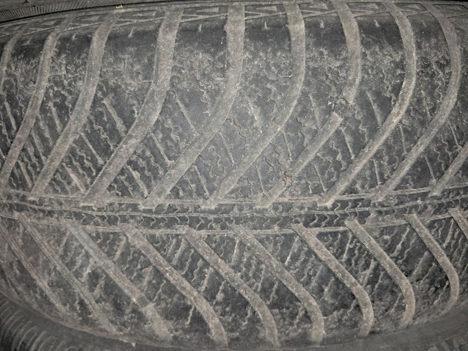 Продам 2 шини r 15 195/65