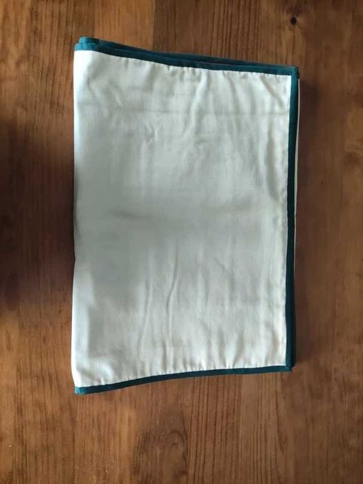 Caminho de mesa / aparador com motivos de natal.