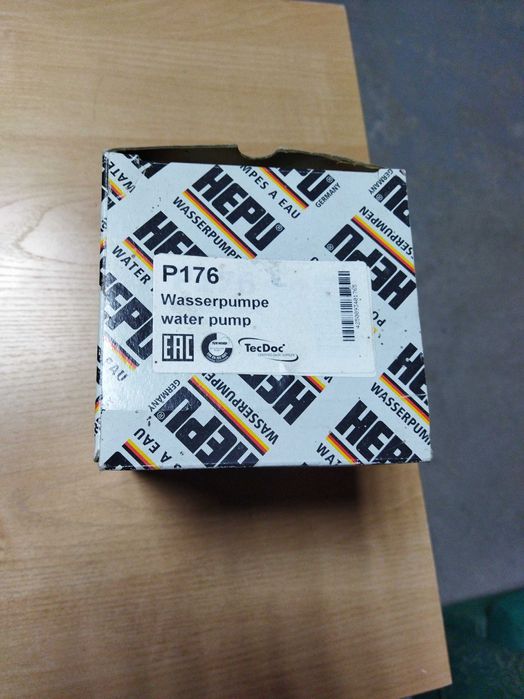 Помпа Водяний насос Mercedes Vito 638 2.3d .