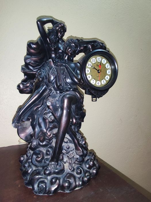 Relógio decorativo clássico com escultura – mecanismo quartz