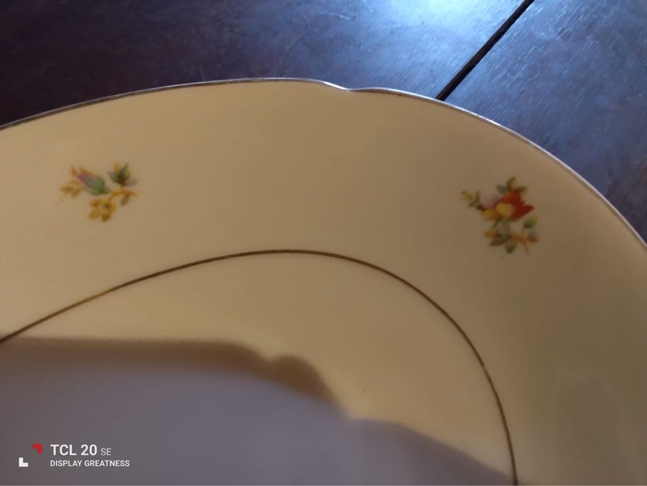 Travessa e prato da marca Portuguesa Candal