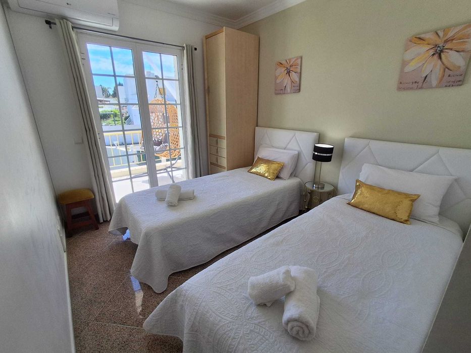 Villa p/ Ferias 4 quartos, piscina e proximo das praias -Albufeira