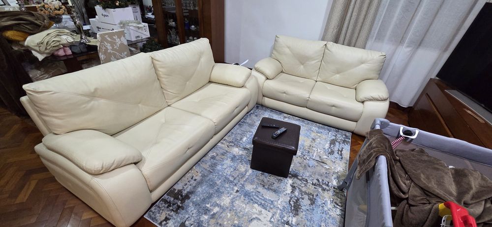 2 sofás Pele Beje