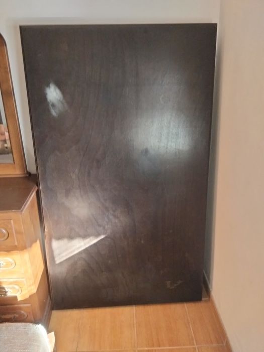 Mesa com 8 cadeiras em pele