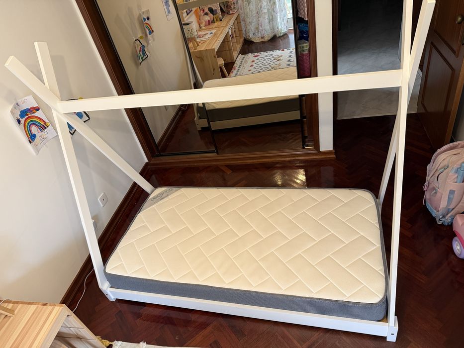 Cama  crianca  + colchao  - modelo tippi como nova
