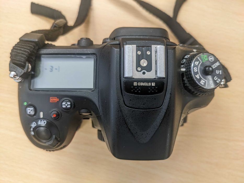 Nikon D7100 with 9300 shutter actuations (includes body, battery and charger)64284404317953121