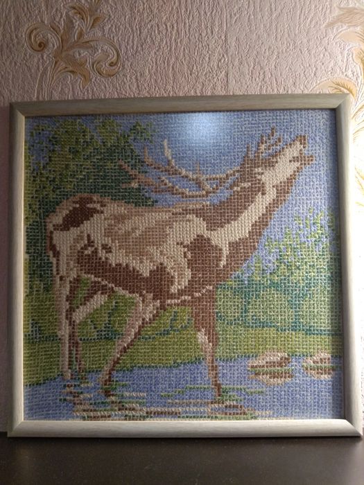 Інтер'єрна вишивана картина-гобелен   "Олень"