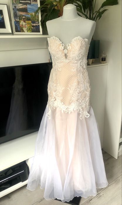 suknia ślubna rybka syrenka gorset koronkowa zdobiona cekiny nude