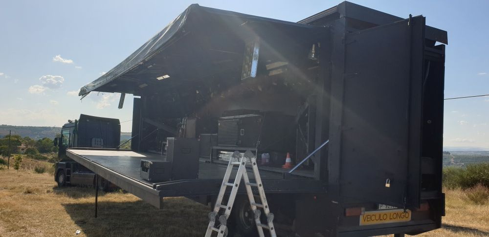 Palco movel com camiao e gerador