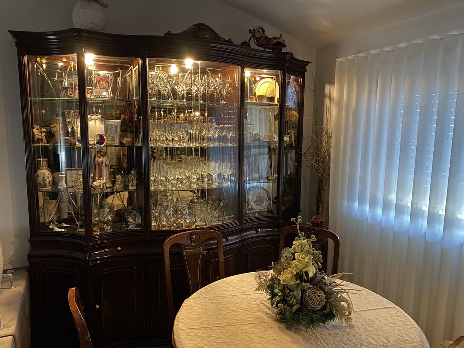 Conjunto Bar, movel e mesa com 6 cadeiras para sala