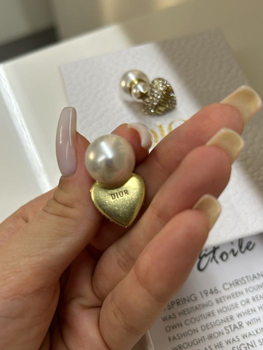 Сережки D i..0r