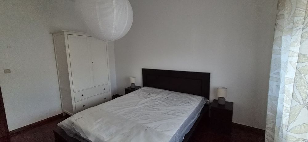Aluga-se quarto para casal em Vale de Figueira