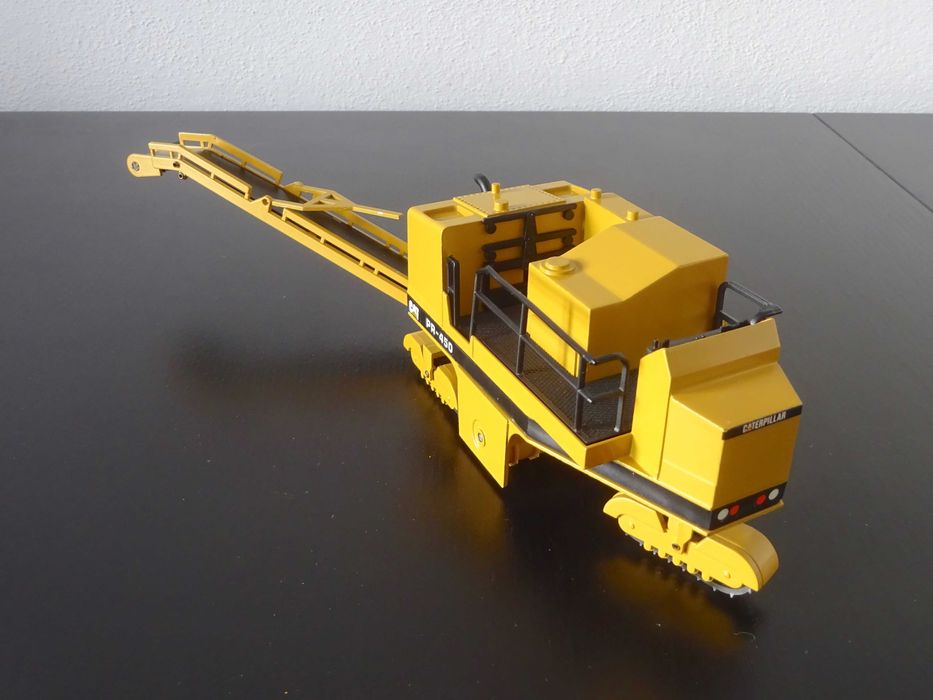 1:50 NZG 299 CAT PR 450 Cold Miller