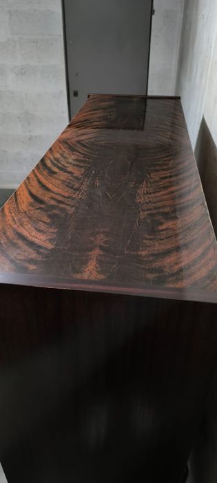 MÓVEL Aparador buffet de raiz de Nogueira Art Déco. madeira folheado.