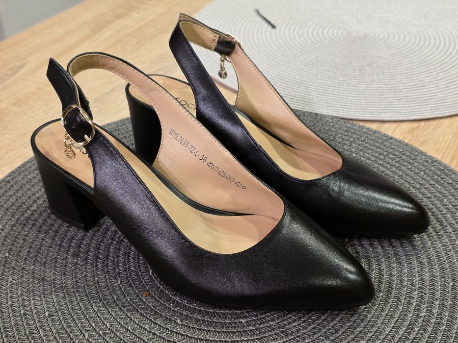 Buty, czarne czółenka marki Lasocki