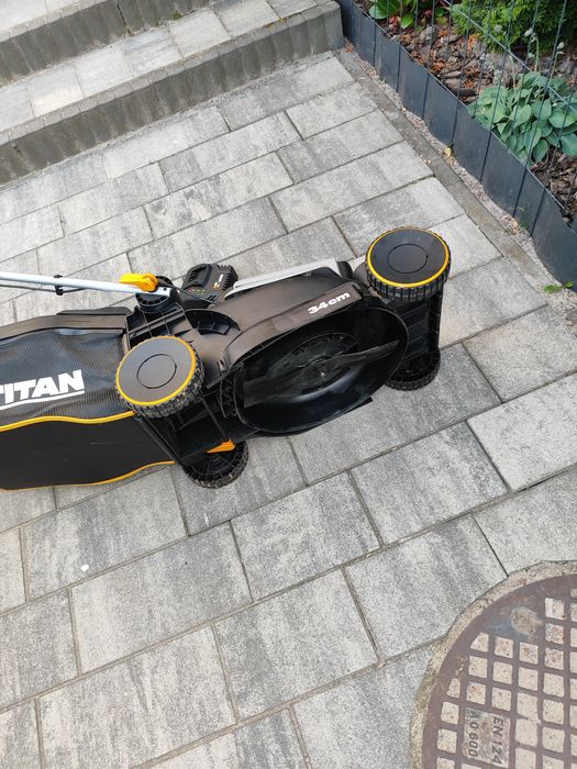 Akumulatorowa kosiarka Titan 18v, 5ah, ładowarka, rok 2024