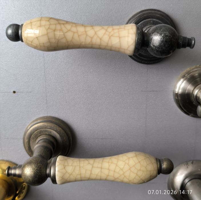 Продаю дверные ручки