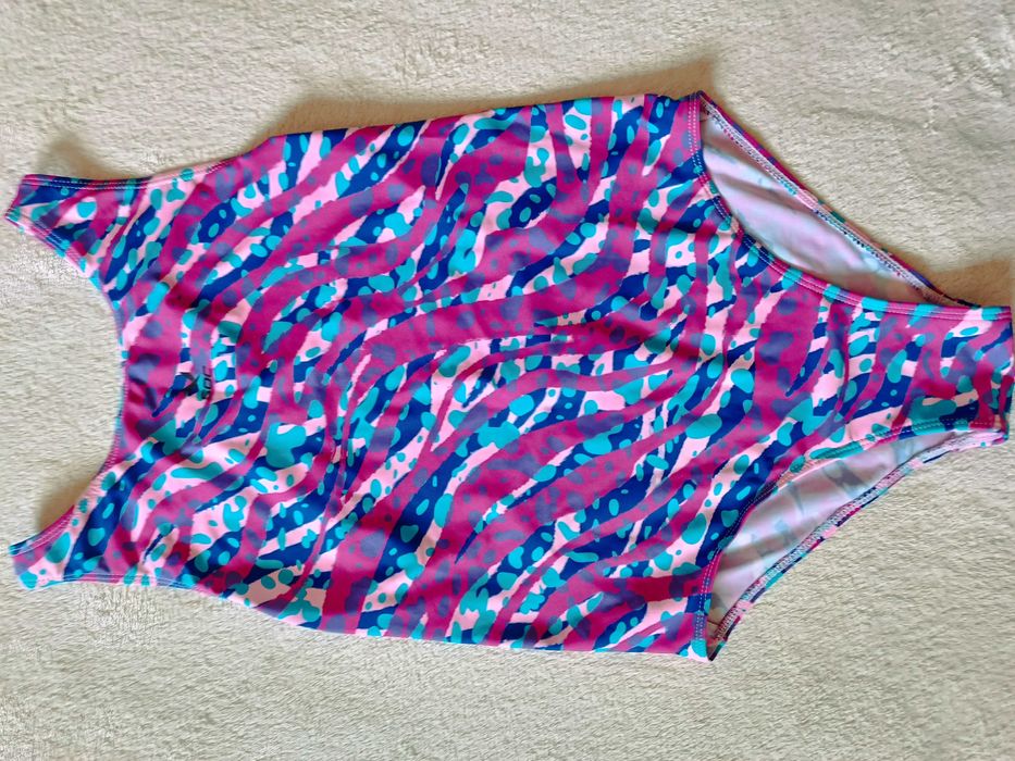 Дешево! Купальник.Суцільний. Фірмовий купальник. С. Новий. 170 см