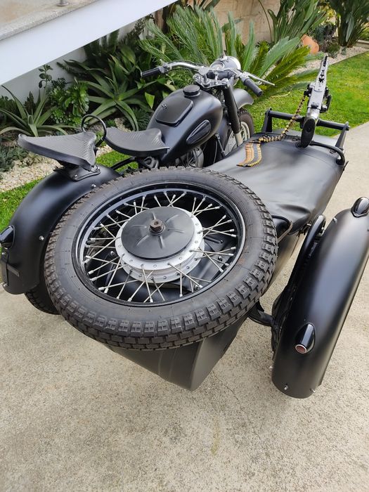 Mota com sidecar de 1969 como nova