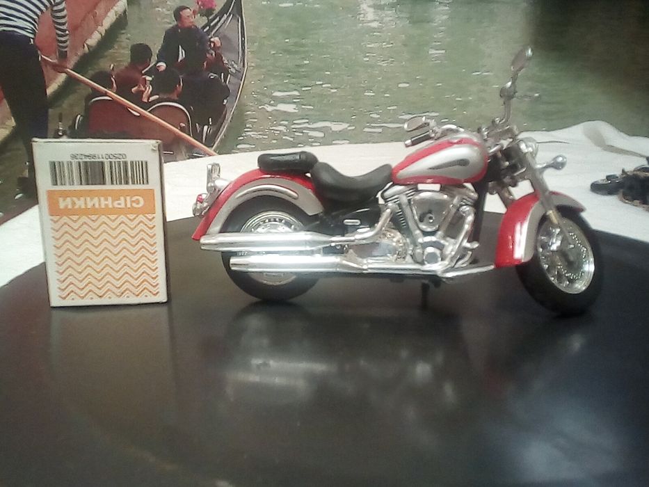 Мотоцикл из коллекции игрушка для детей или коллекция для взрослых