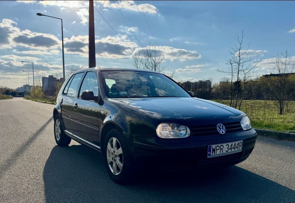 Volkswagen Golf 1,4 бензин 2003 рік