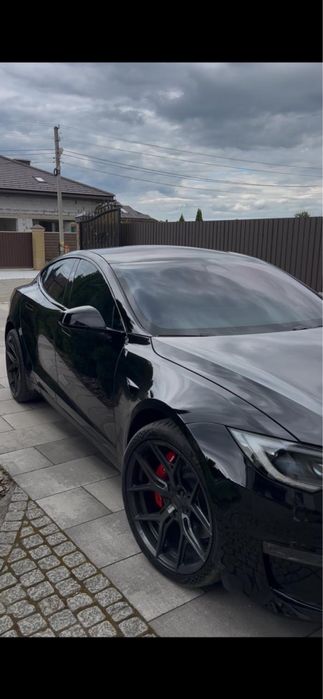 Tesla Model S PLAID 2023 року