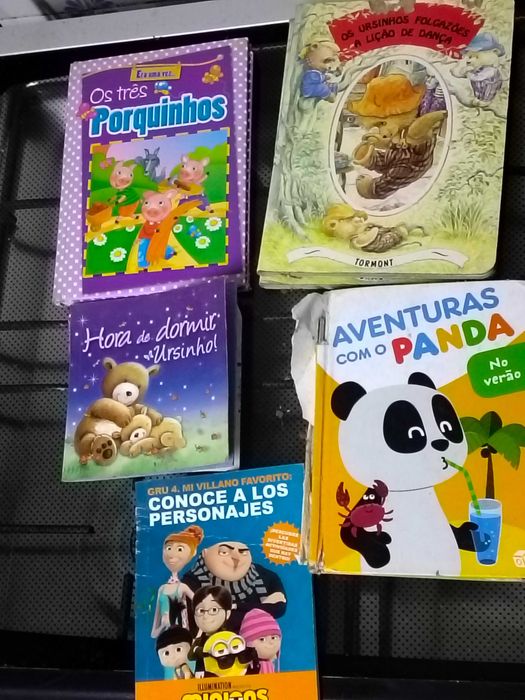Livros de banda desenhada entre outros