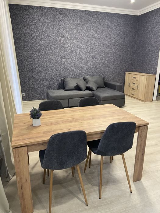 Здам 2-к квартиру на площі Володимира Великого