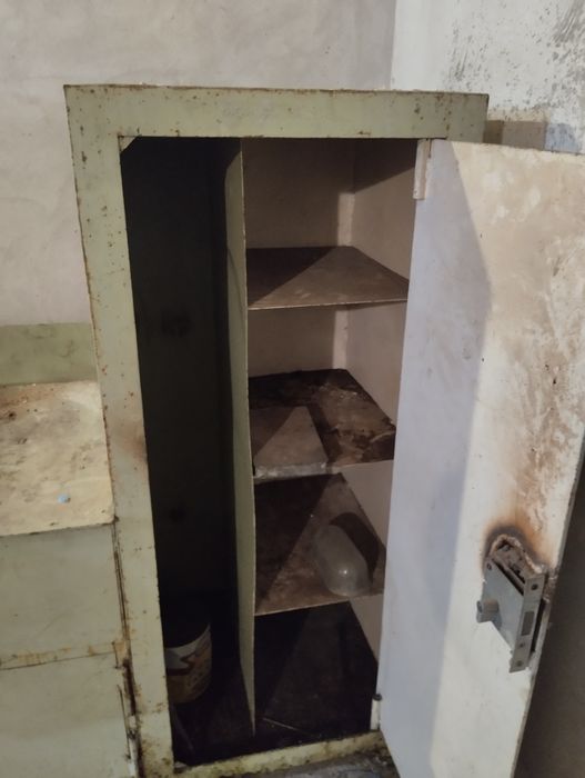 Стол металический верстак с сейфом времен СССР