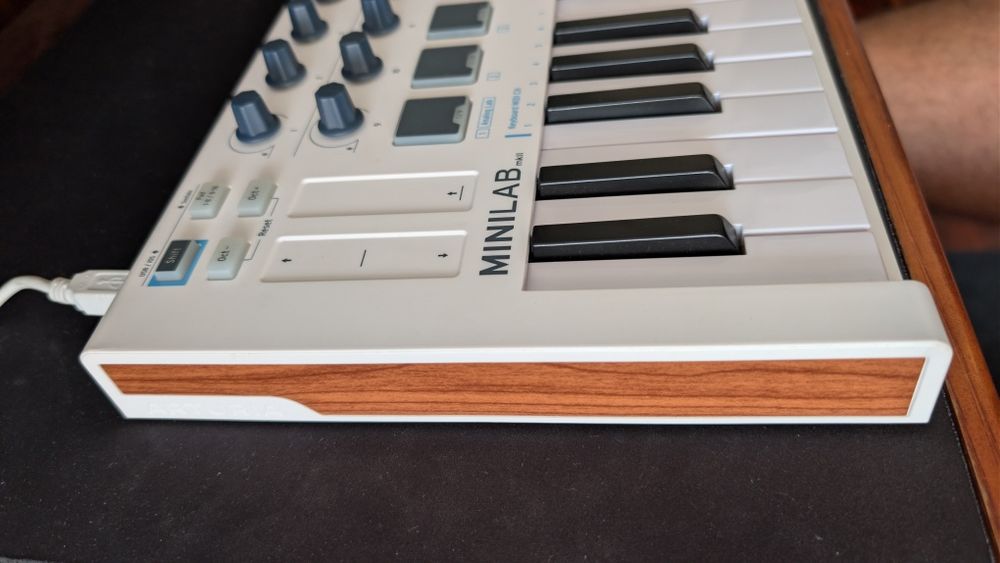 Teclado MIDI Arturia Minilab MKII