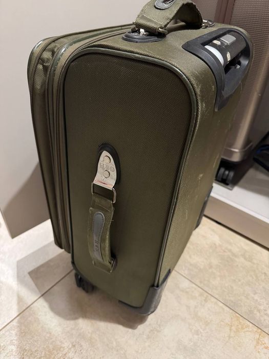 Дорожня валіза зелена