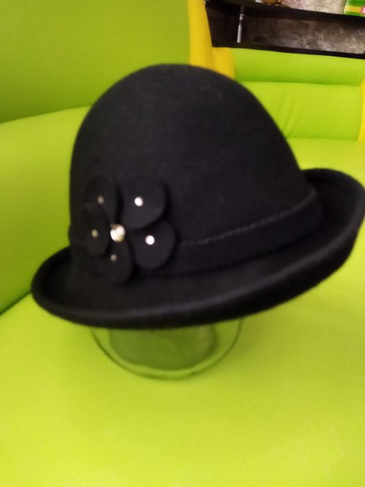 Продам  шляпку чорну