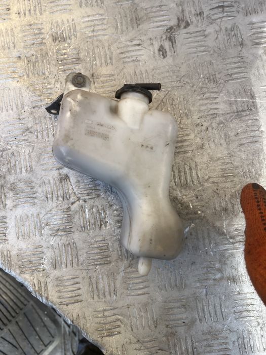 Бачок разширительный Тойота рав4 год 1999 пер поколение toyota rav4