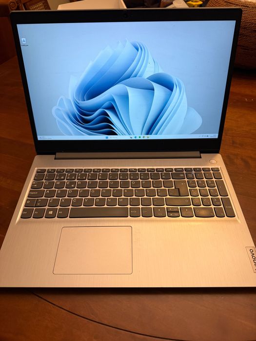 Laptop Lenovo Ideapad 3 15ADA05