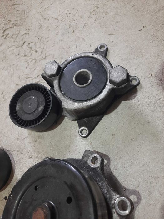 Натяжні ролики ролік колесико Тойота Авенсіс т27 2.2 дизель д4д