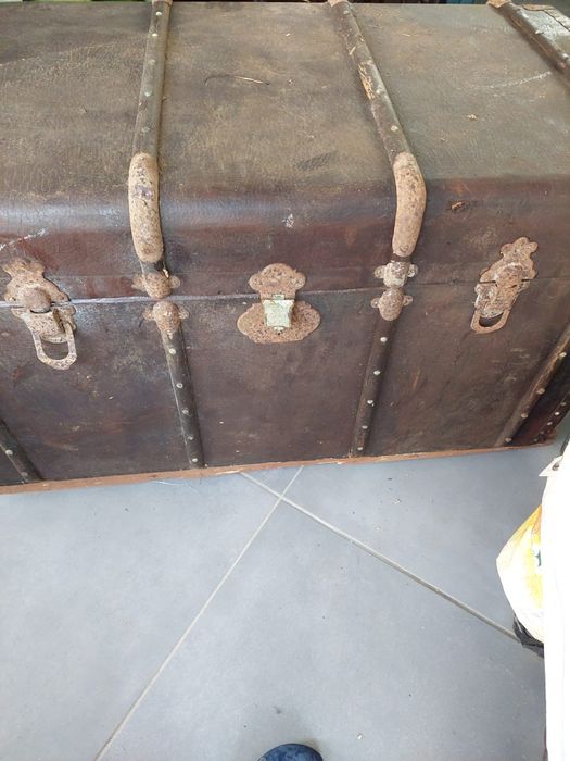 Baú antigo em madeira - estilo vintage / decorativo
Baú antigo em made