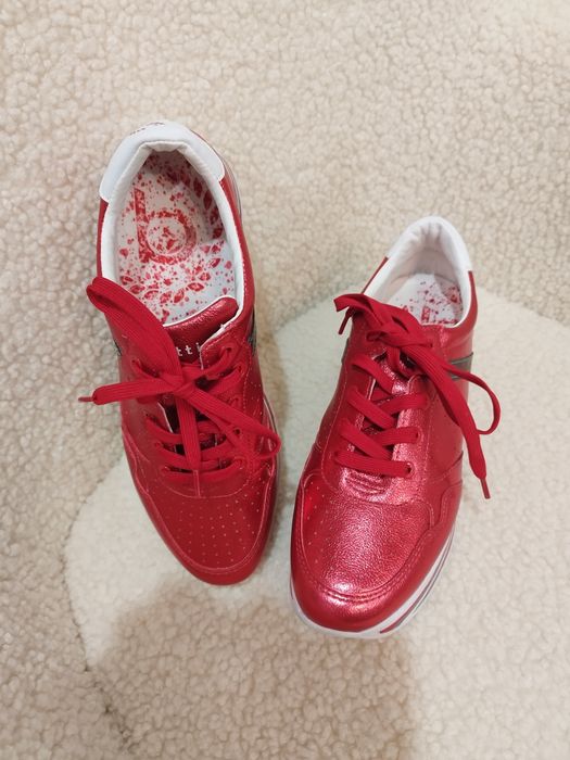 Жіночі шкіряні кросівки. Bugatti оригінал.