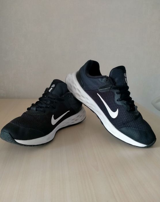 Кросівки кеди кроссовки Nike Revolution 6