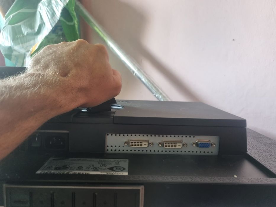 Продам монитор Samsung f2380 состояние хорошее звоните с 10.00 до 20.0