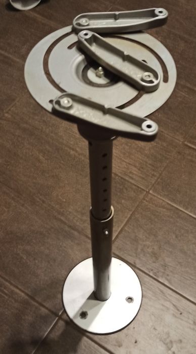 Кріплення стельове для проектору Vogels.