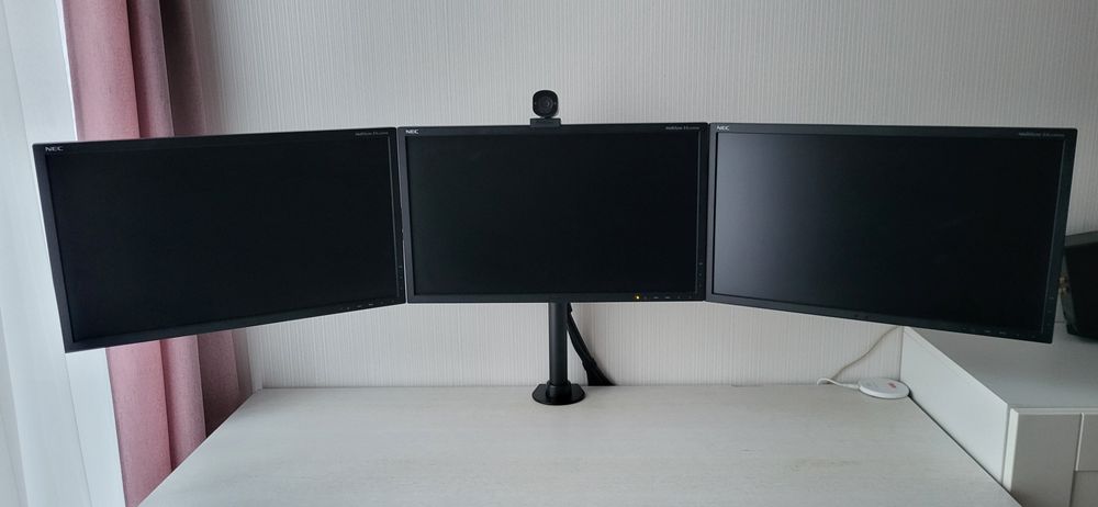 3x Nec Multisync 224WMi + stojak