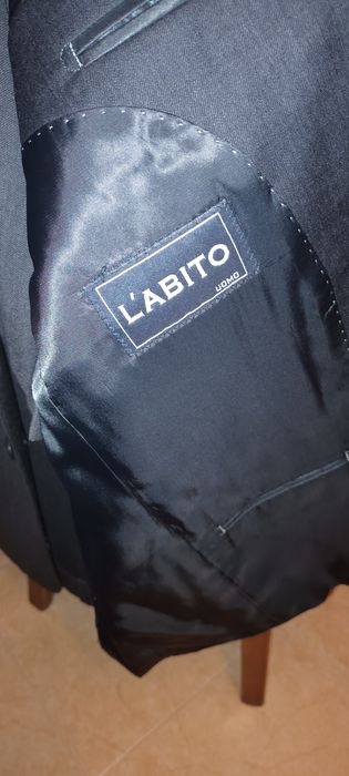 Fato de homem em bom estado