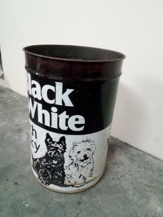 Black y white - raro balde chapa publicitario
