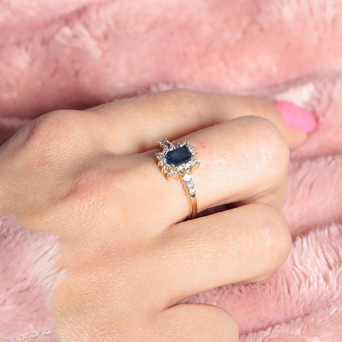 Złoty pierścionek z szafirem 0.60ct i diamentami 0.36ct 14K