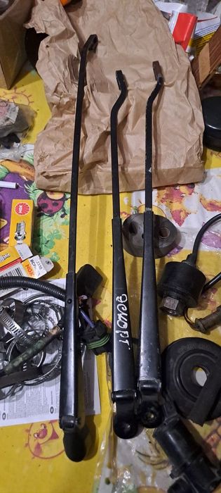 Тримачі двірників Ford escort