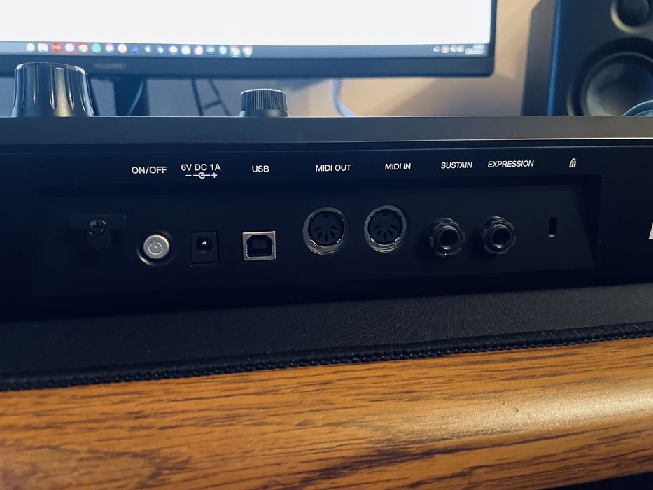 Akai Advance 49 Klawiatura midi + statyw gravity