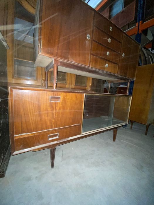 Diversos aparadores para venda.