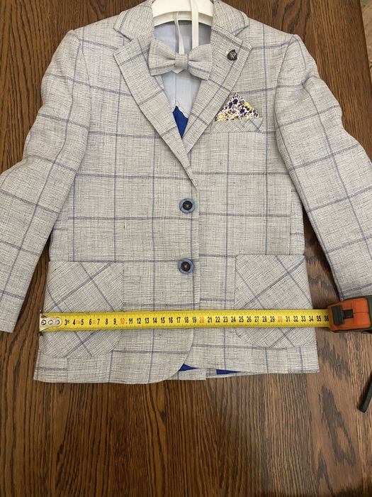 Піджак з метеликом на хлопчика.